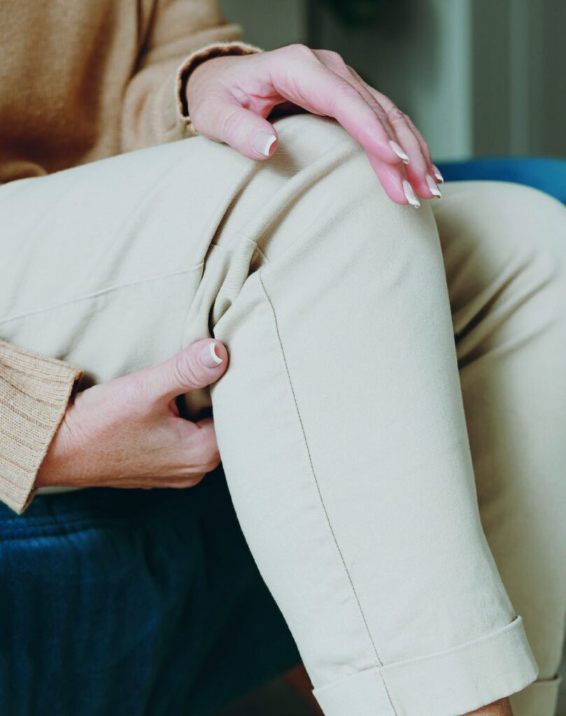 Hands resting on the knee